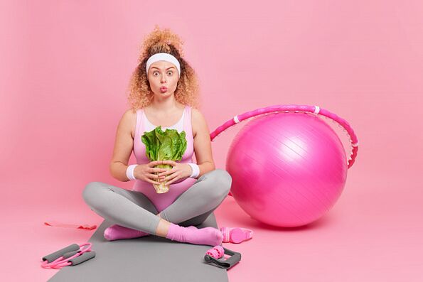 The girl resorted to various methods to lose weight. 